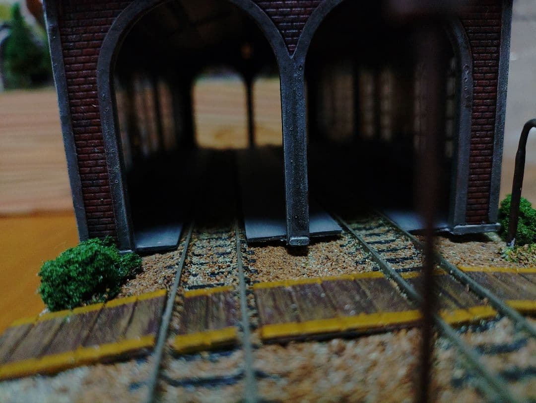 専用出品❗️✨HG仕上げ✨レンガ造り機関庫展示用ケース付き✨３線仕様❗