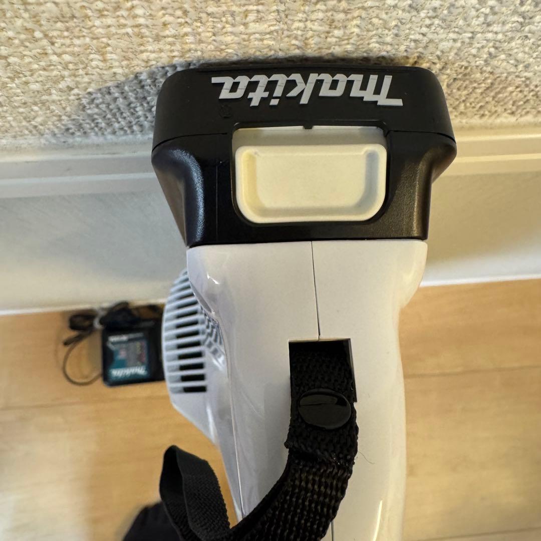 マキタ CL107FD 充電式クリーナー バッテリー充電器付