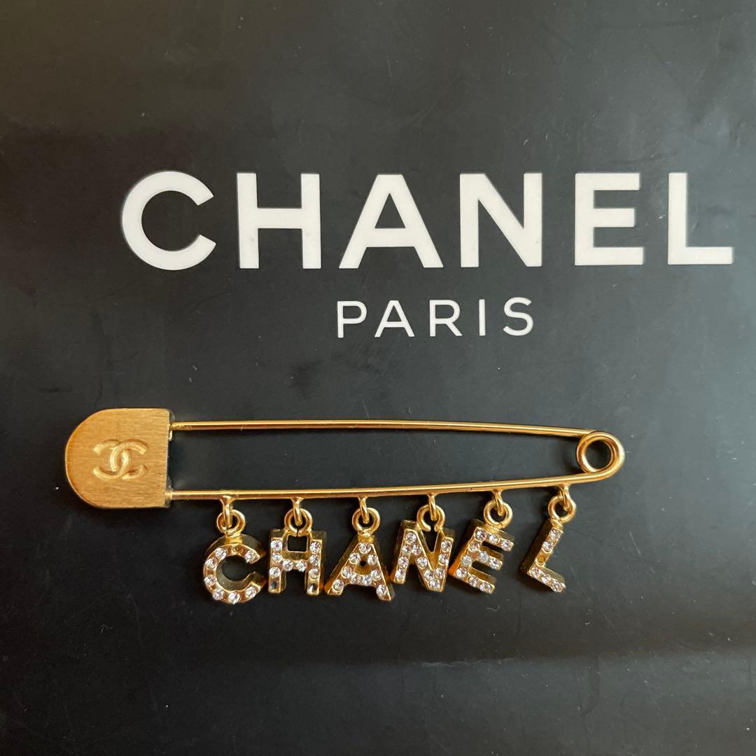 CHANELピンブローチ　難あり