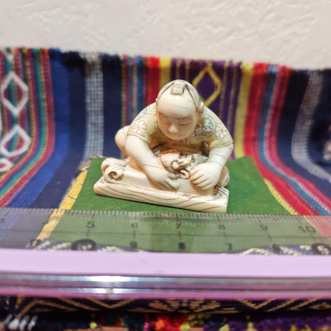 時代提物 彩色人物根付 天然素材 在銘【江戸の暮らし】高さ約4cm 重さ約28ｇ