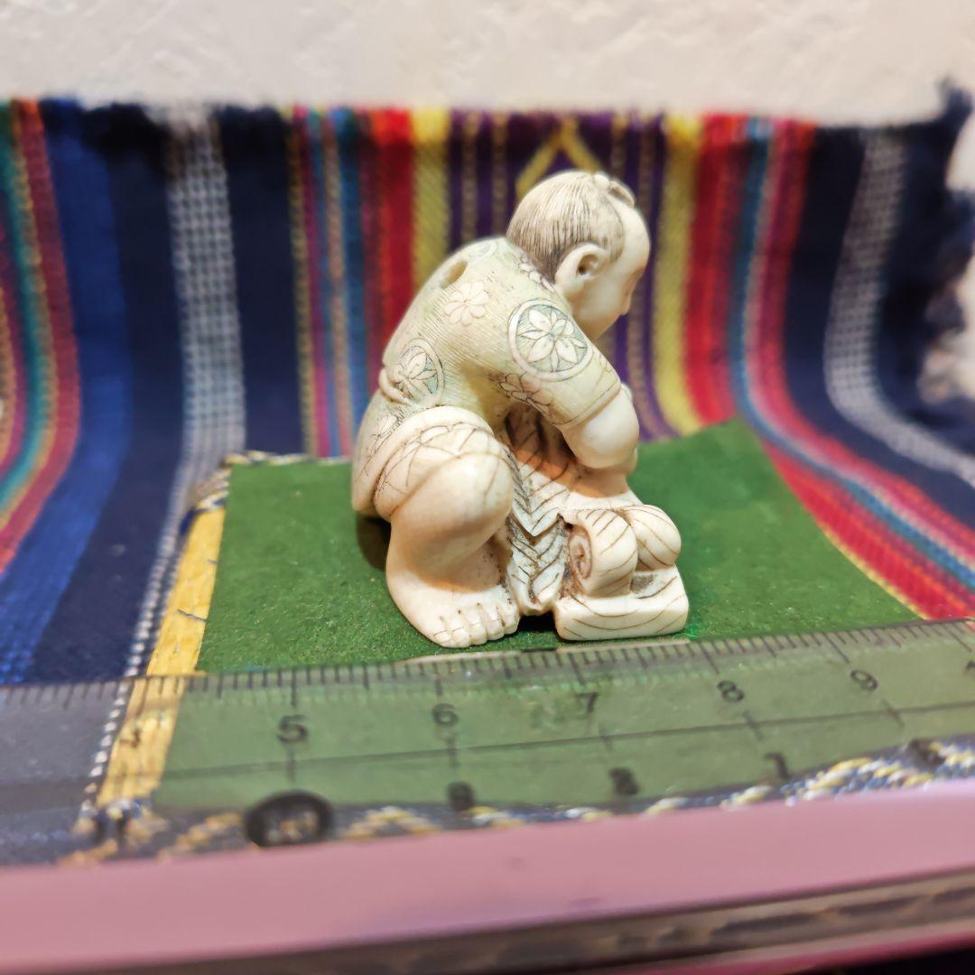 時代提物 彩色人物根付 天然素材 在銘【江戸の暮らし】高さ約4cm 重さ約28ｇ