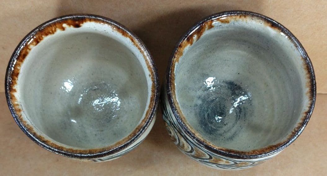 【本物保証】金城次郎 湯呑(魚紋,海老紋）共箱 栞 人間国宝 壷屋焼 やちむん