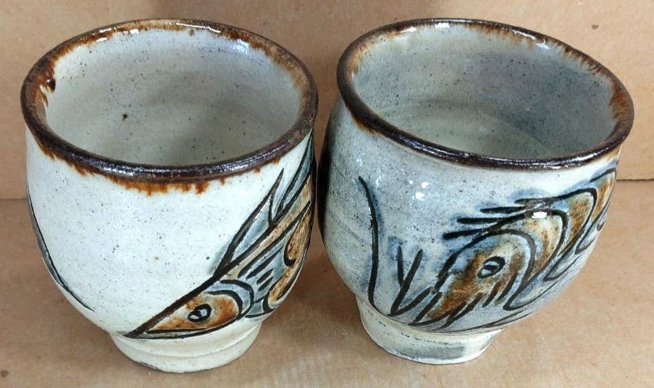 【本物保証】金城次郎 湯呑(魚紋,海老紋）共箱 栞 人間国宝 壷屋焼 やちむん