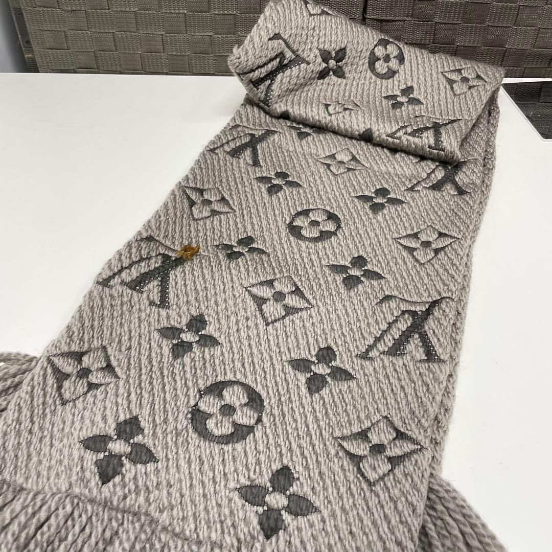 ブ*ん様 LOUIS VUITTON エシャブルロゴマニア　グレー マフラー