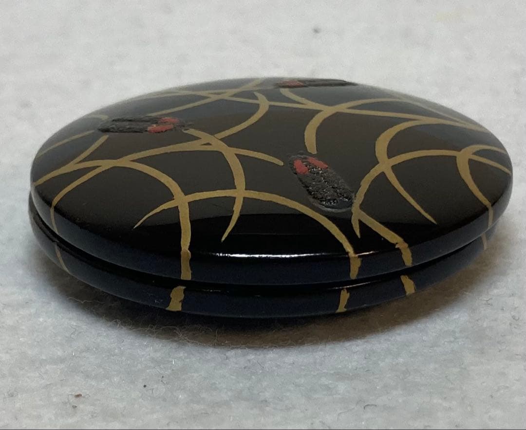 B432h 「蛍蒔絵 丸香合」井口海仙箱書　在判　木製黒漆塗　香道具　茶道具