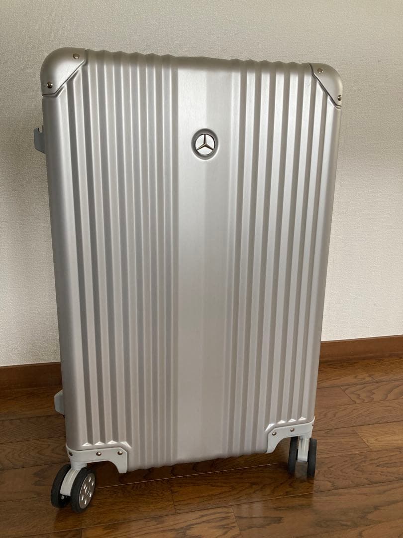 【新品未使用非売品】Mercedes シルバー キャリーケース