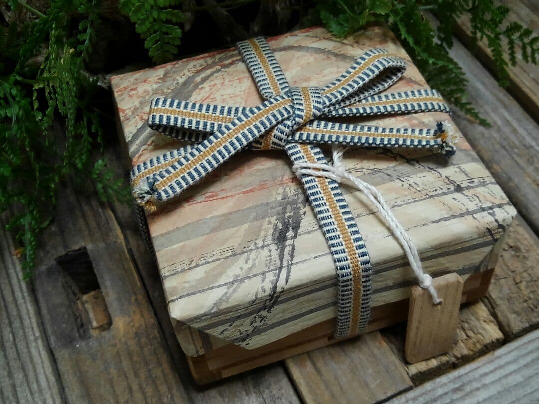 ♥中国製　【　青華　水孟　桐箱付き　】　書道具　染付　骨董品