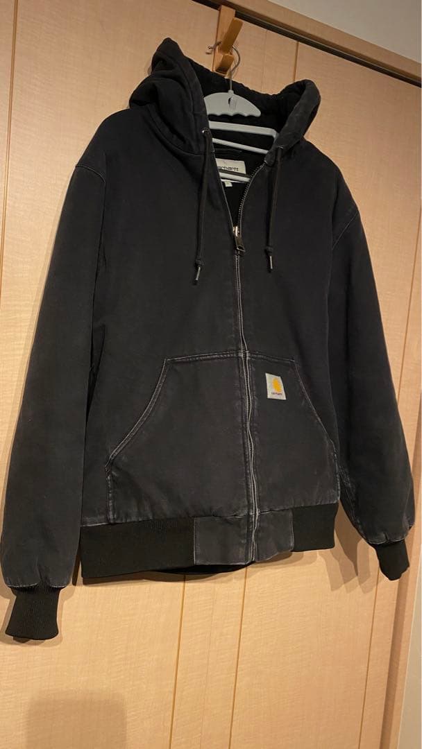Carhartt フード付きブラックジャケット