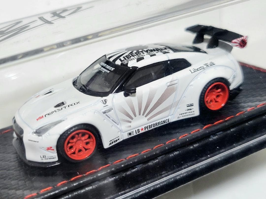 トイザらス限定 MINI GT 71 LBWK GT-R R35サイン入り