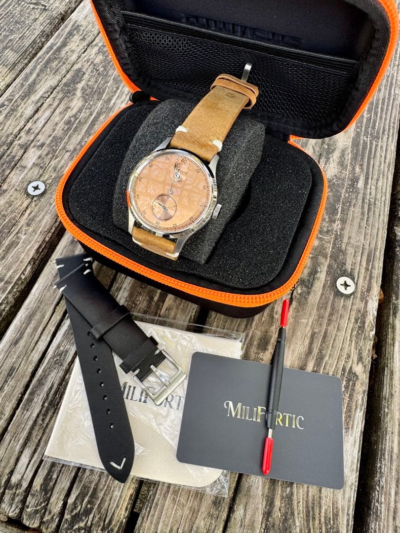 ジャンピングアワー搭載　 機械式自動巻き腕時計