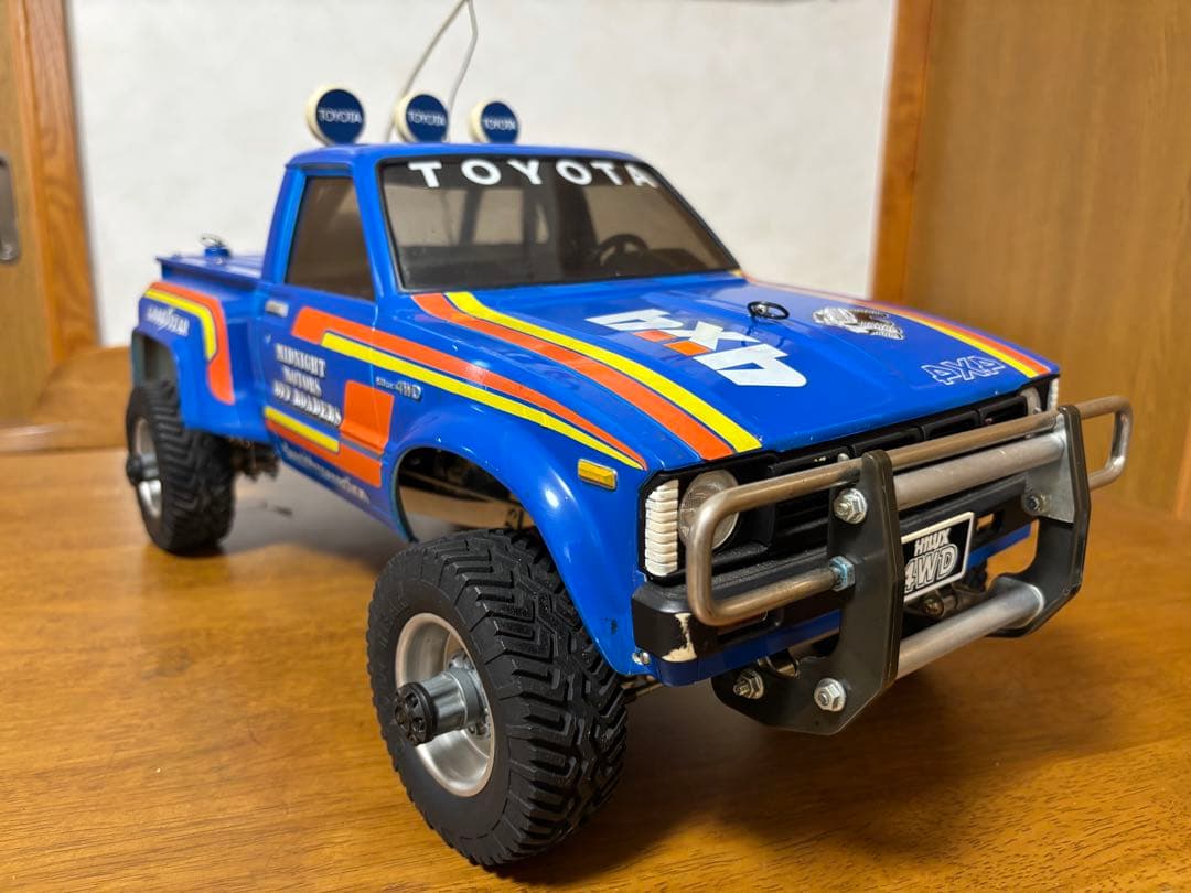 タミヤ　初代　トヨタ　ハイラックス 4WD ラジコンカー
