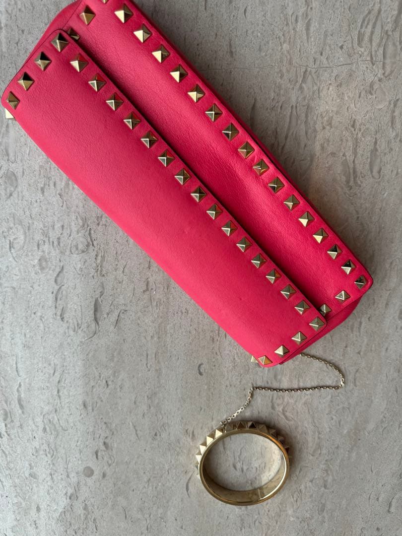 バレンティノ　ロックスタッズ　バングルチェーン付きバッグ