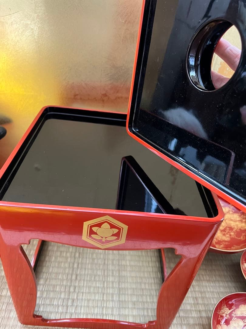 朱塗沈金鶴亀松竹梅文　盃台　五ツ組盃　木箱付　明治時代