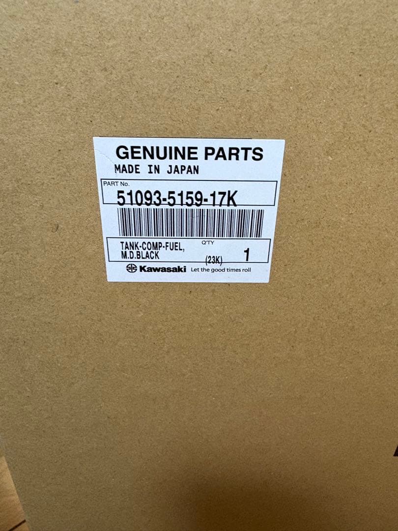 Z900RS タンク　メタリックディアブロブラック×ブルーボール2024モデル