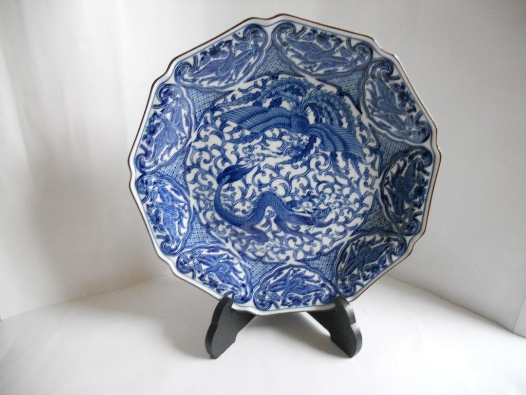 赤津焼 染付 鳳凰 龍 10 号 飾り皿 新品 未使用 です。