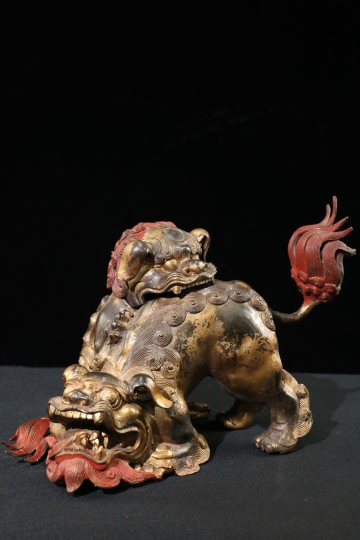 旧家蔵出　時代物　純銅製　古い獅子　開光済み細工彫刻　古美術置物　アンティーク