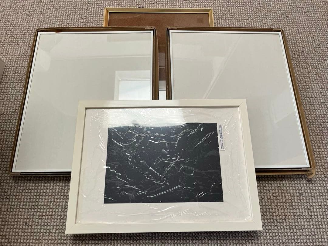 フォトフレーム、アルミ三角ゴールド、トップフレーム5白、ニトリ樹脂フレーム白