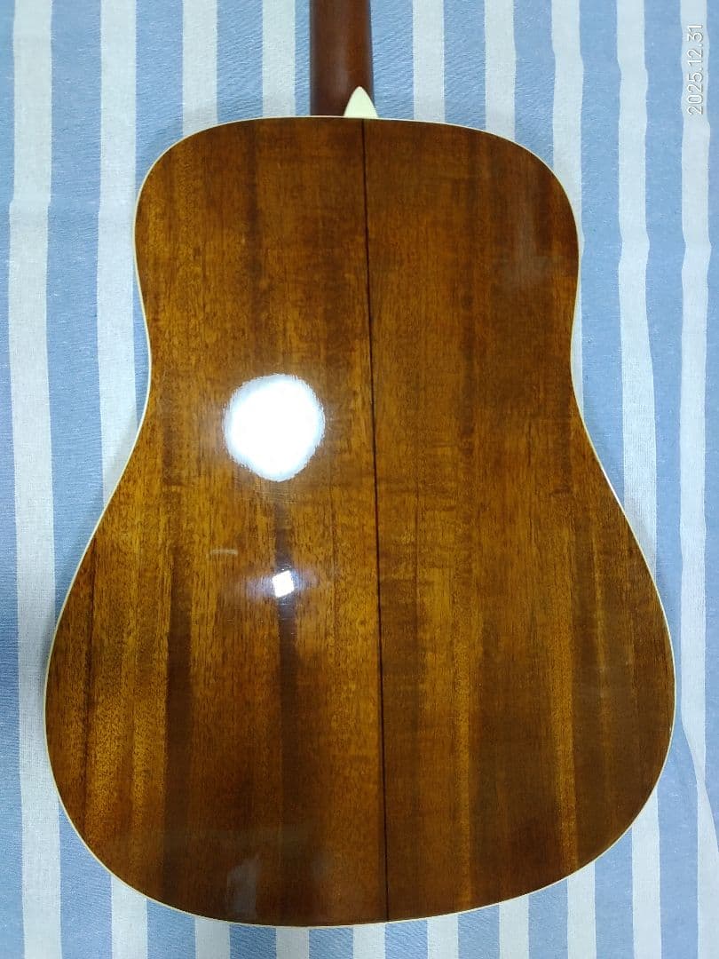 初心者用MORRISのドレッドノートタイプのフォークギターMD-507N美品です