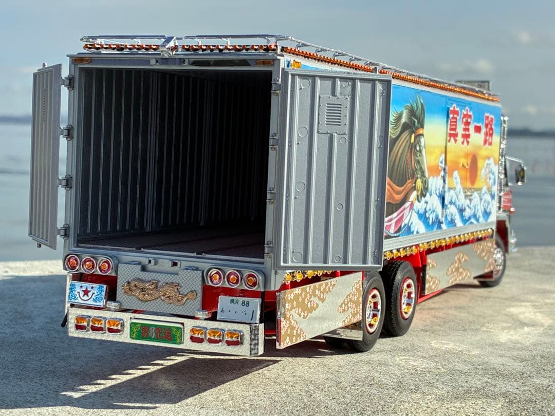 トラック野郎一番星男一匹桃次郎デコトラプラモデル