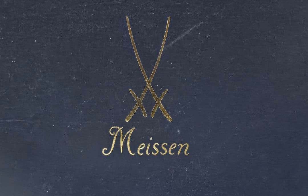 【Meissen】マイセン　ホワイトレリーフ　300周年記念マーク入り　プレート