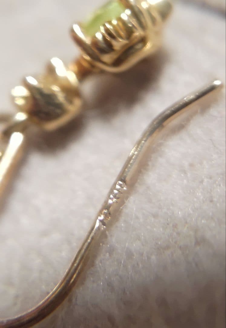 4℃　k10金 ピアス　ダイヤモンド　ペリドット