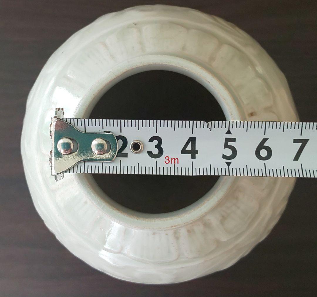 朝鮮美術 白釉垂瓶陽刻浮彫 銘在 白磁蓮紋丸壺