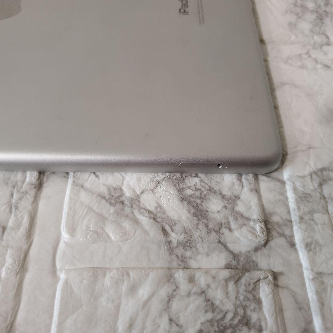 244 iPad 8世代 32GB SIMフリー シルバー