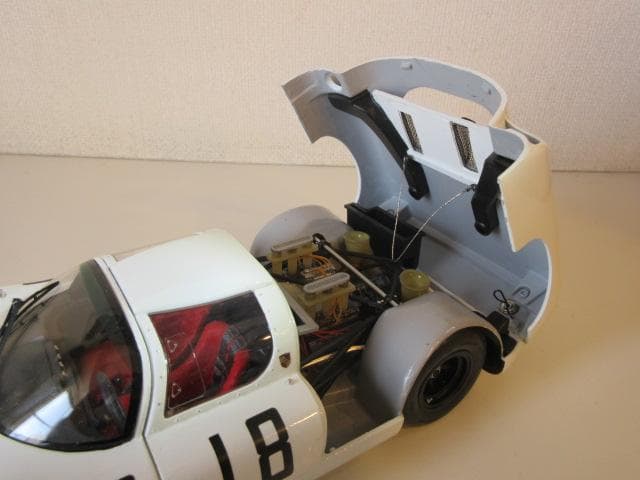 特価 exoto (1/18) ポルシェ 910 #18