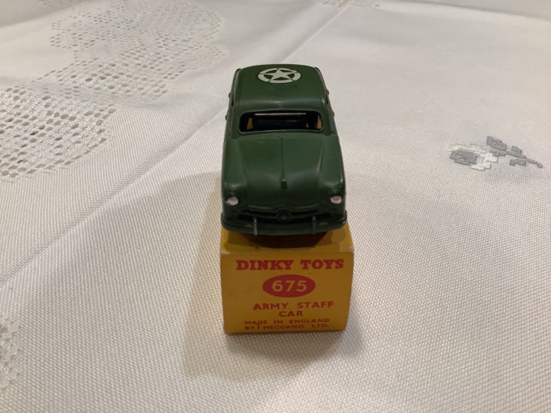 美品　DINKY TOYS ARMY STAFF CAR ミニカー