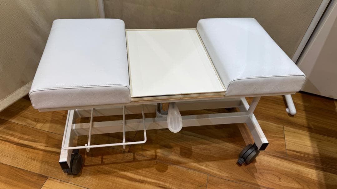 S*Y様 西村製作所 ペディキュアオットマン CB-811 ホワイト フットカー