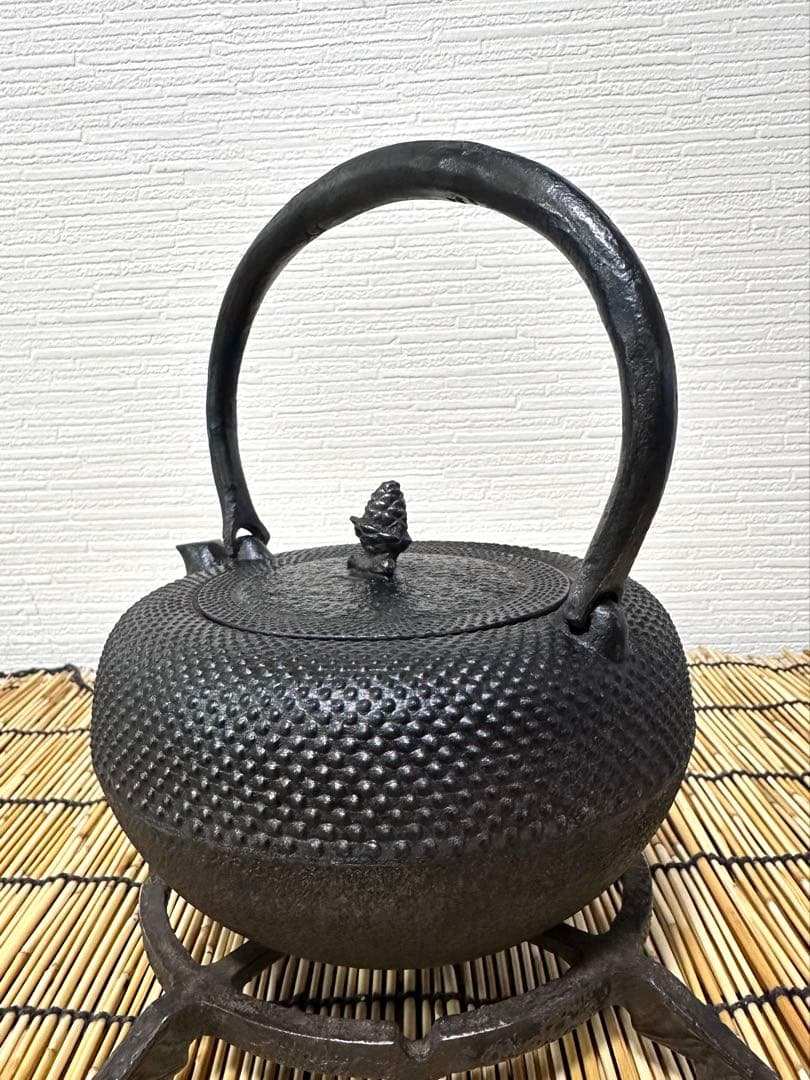 ＵＳＥＤ品 南部岩鋳造 １０型 丸平アラレ 南部鉄瓶　南部鉄器 鉄瓶