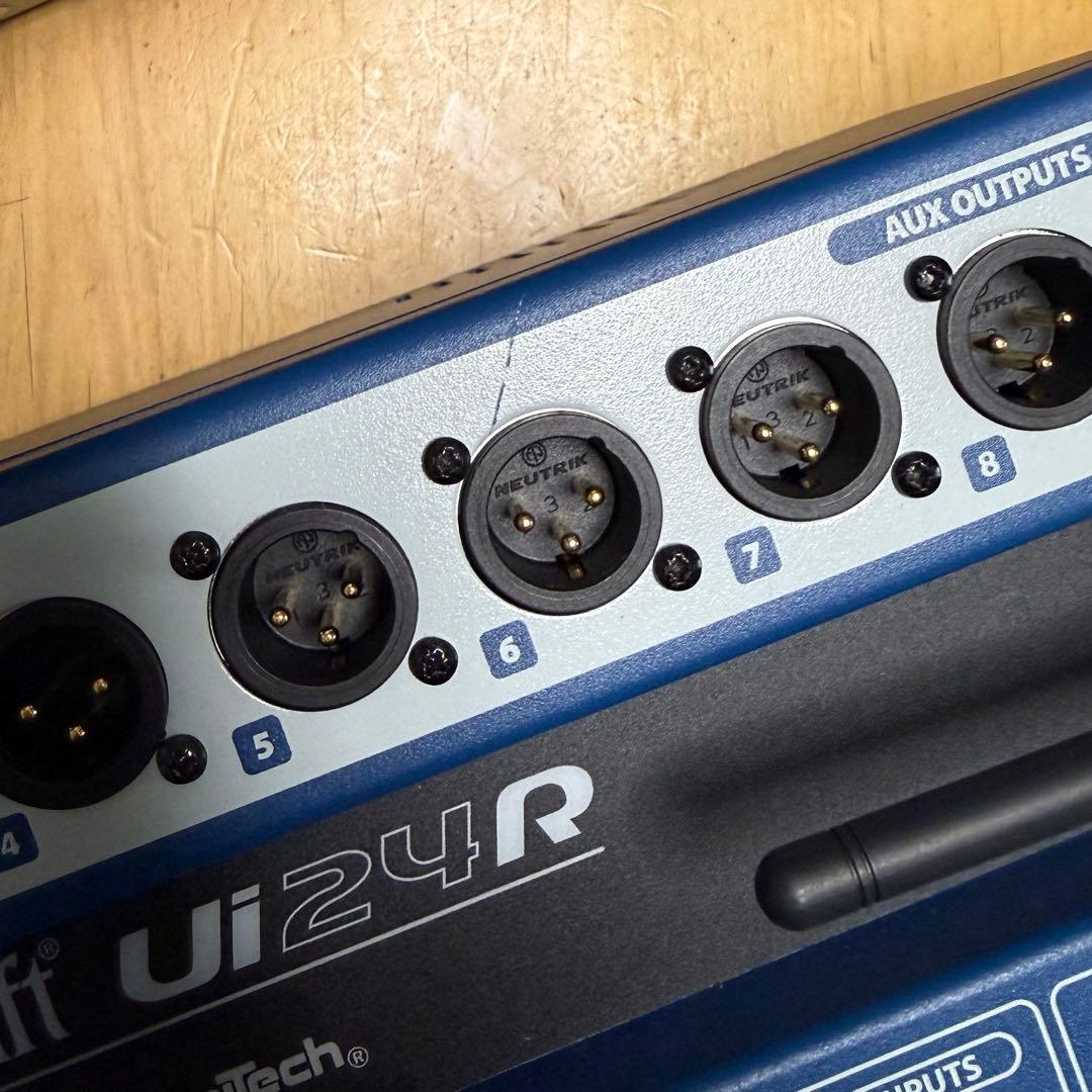 Soundcraft Ui24R デジタルミキサー