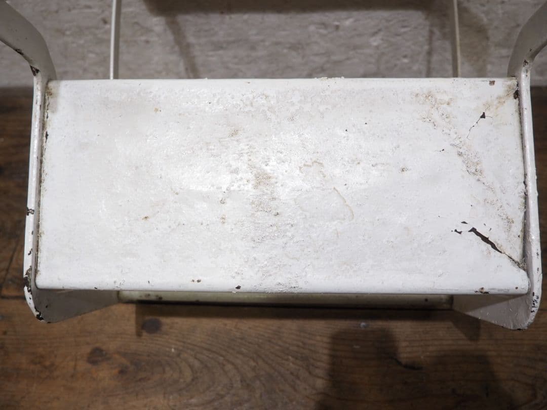 1137 ヴィンテージ　古い鉄の踏み台　ステップ　飾り棚　レトロ　アイアン　階段