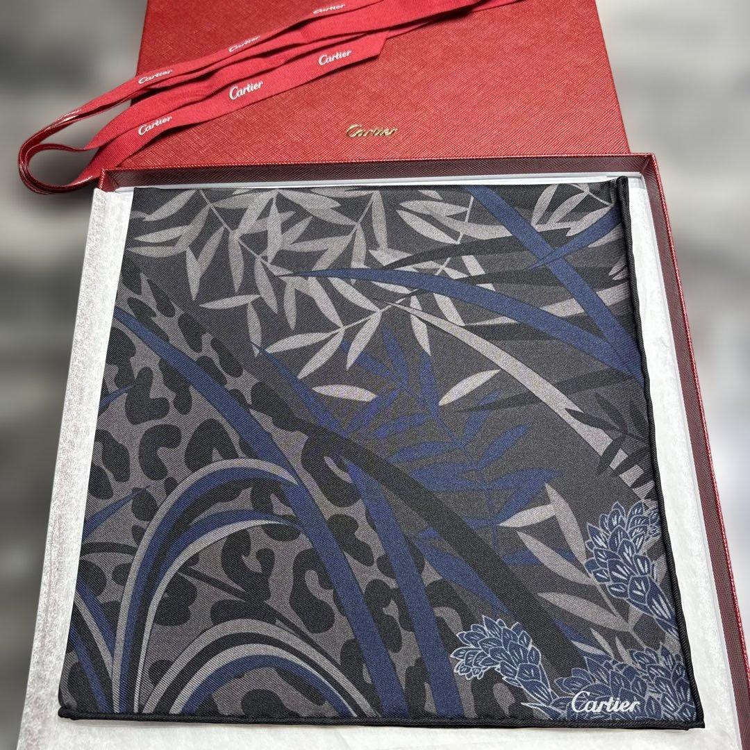 Cartier カルティエ　シルクスカーフ