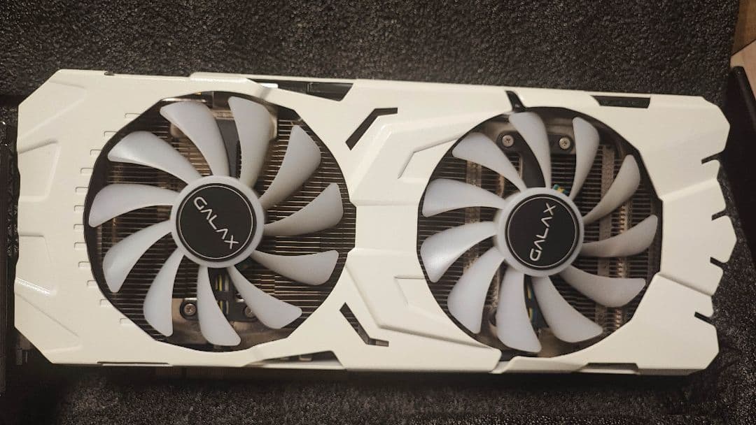 グラフィックボード・グラボ・ビデオカード GK-GTX1070Ti-E8GB/WHITE