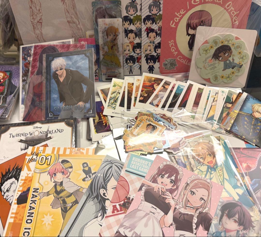 ① アニメグッズ まとめ売り 超大量 紙類・薄物・平物全般