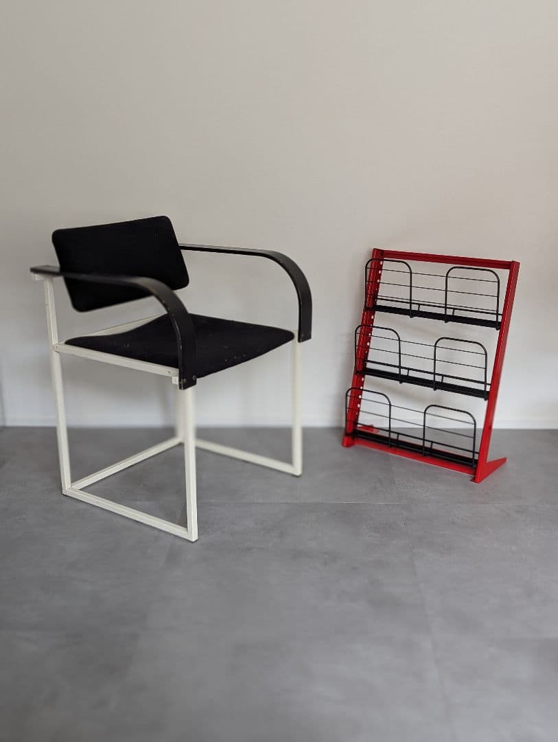 USED/スチール マガジンラック 黒×赤 モダン ミニマルデザイン
