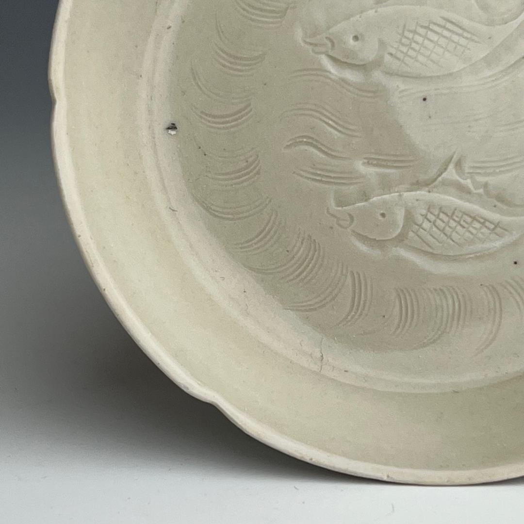 定窯 白磁陵花小盤 陰刻双魚紋 宋時代 擺件 古玩 中国美術 621b