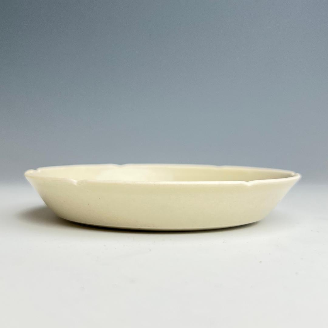 定窯 白磁陵花小盤 陰刻双魚紋 宋時代 擺件 古玩 中国美術 621b