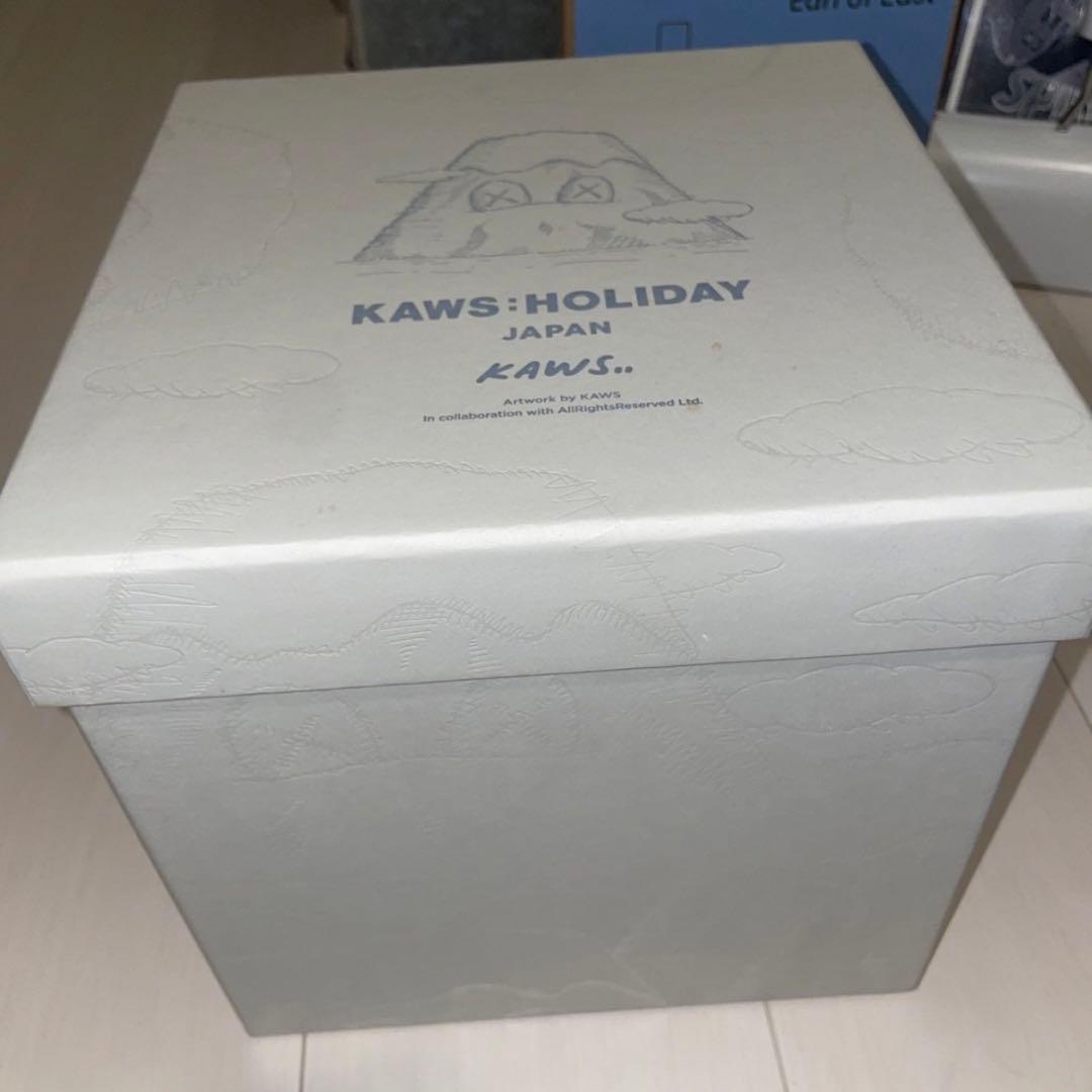 KAWS HOLIDAY富士山ぬいぐるみ Grey シリアルナンバー入り