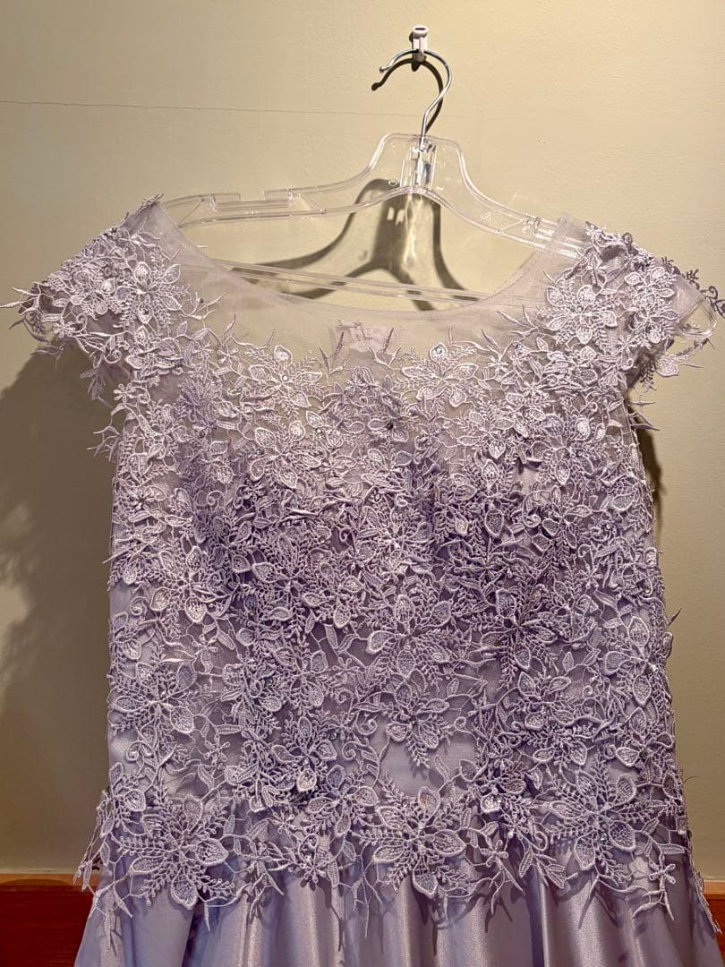 【売約済み】シルバーの刺繍入りロングドレス