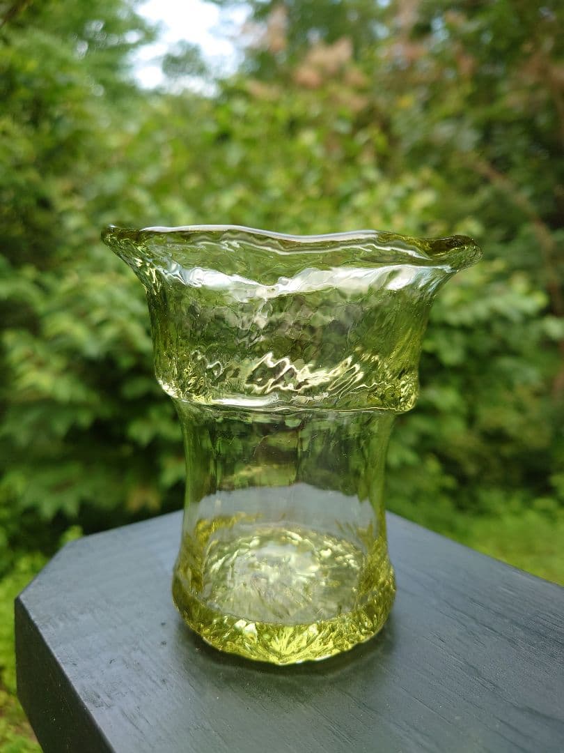 野田収　個展作品　手びねりのグラス(Ａ）新島硝子　コーガ石　自然の緑色