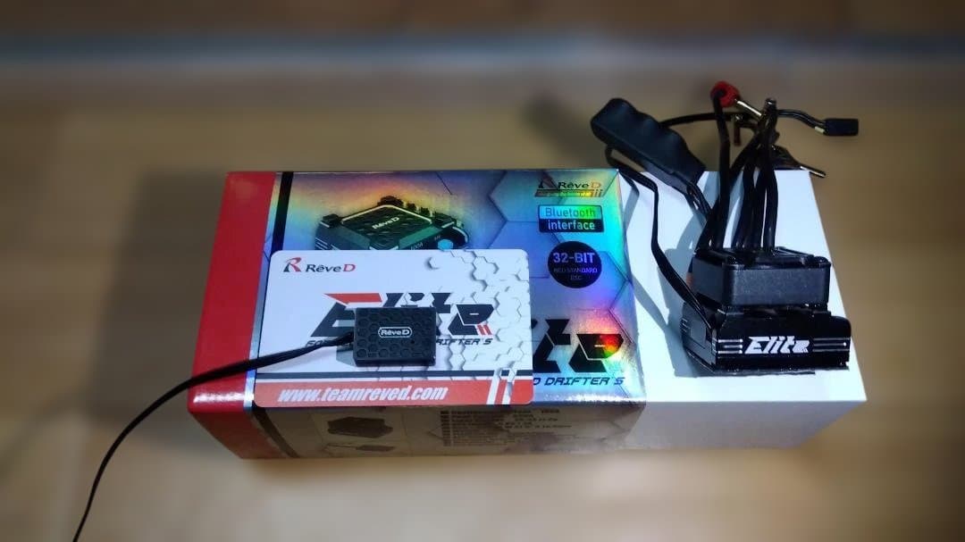 ReveD Elite 32-BIT Bluetooth コントローラー
