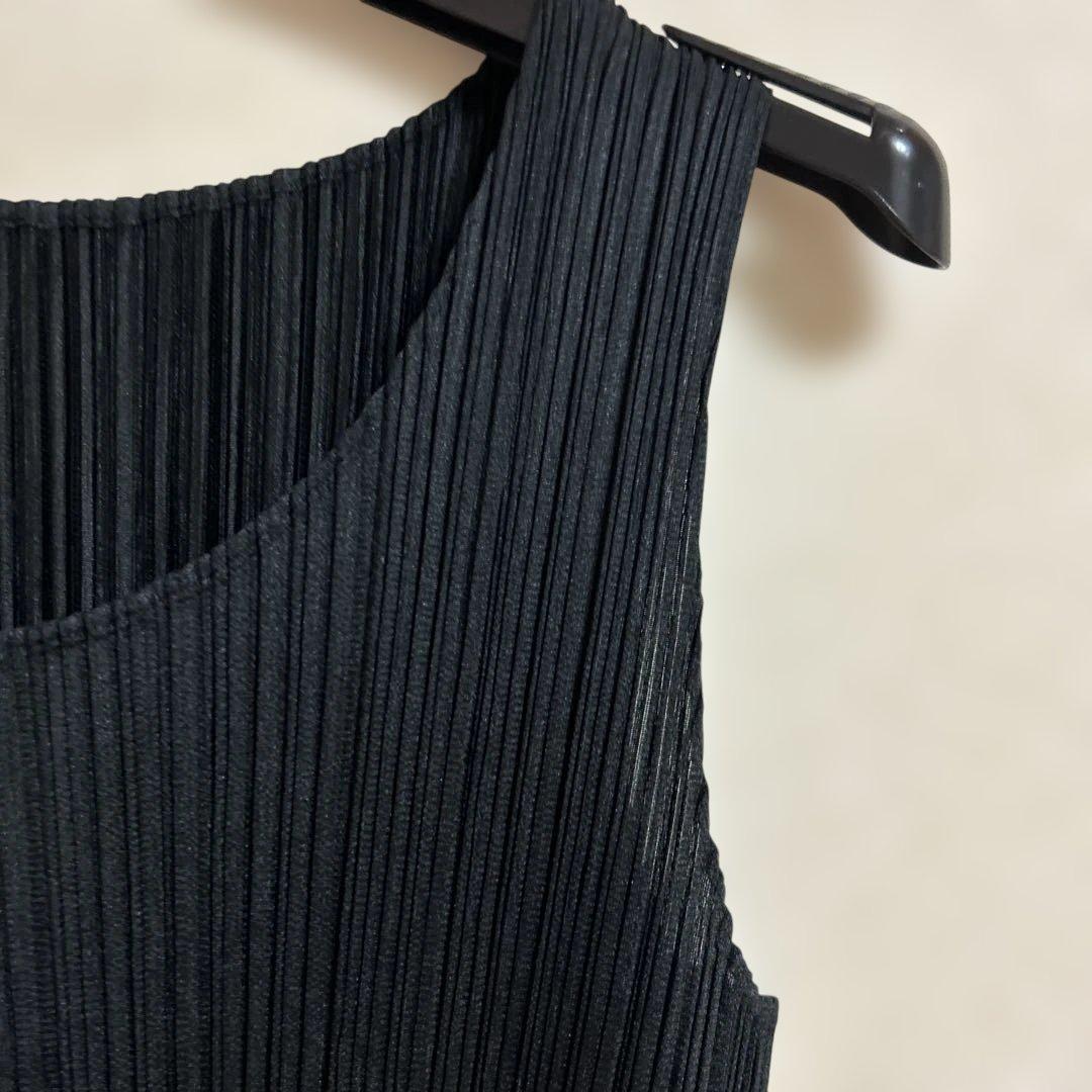 ✴︎PLEATS PLEASE✴︎黒 プリーツ タンクトップ