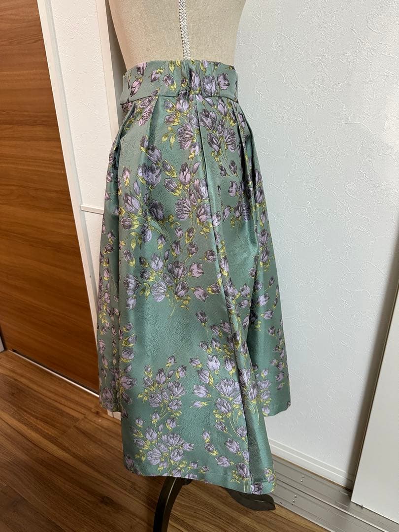 パステルグリーン花柄スカート　未使用　38