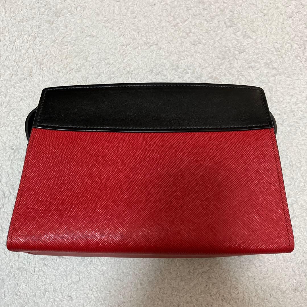 ショルダーバッグ 1BH043 レッド ブラック サフィアーノレザー PRADA