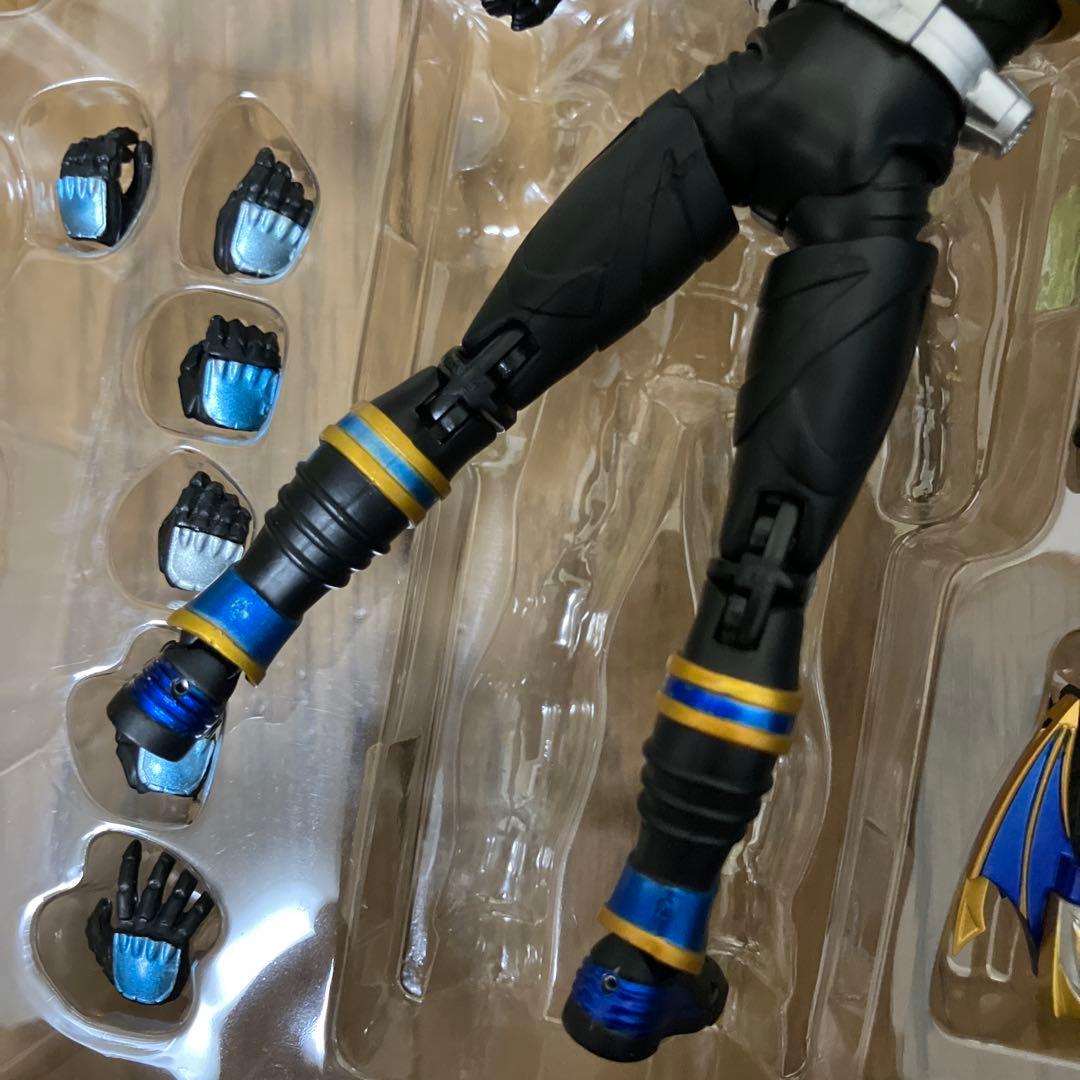 フィギュアーツ　仮面ライダー　ナイト　サバイブ　龍騎　リュウキ　ガヴ　ギーツ