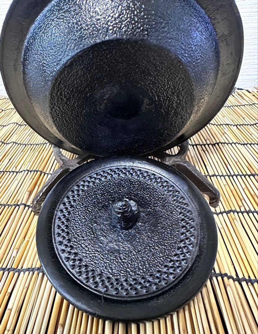 未使用品　成龍堂鋳造所 伝統工芸士 及川　齋（齋峰)造　１８型アラレ　南部鉄瓶