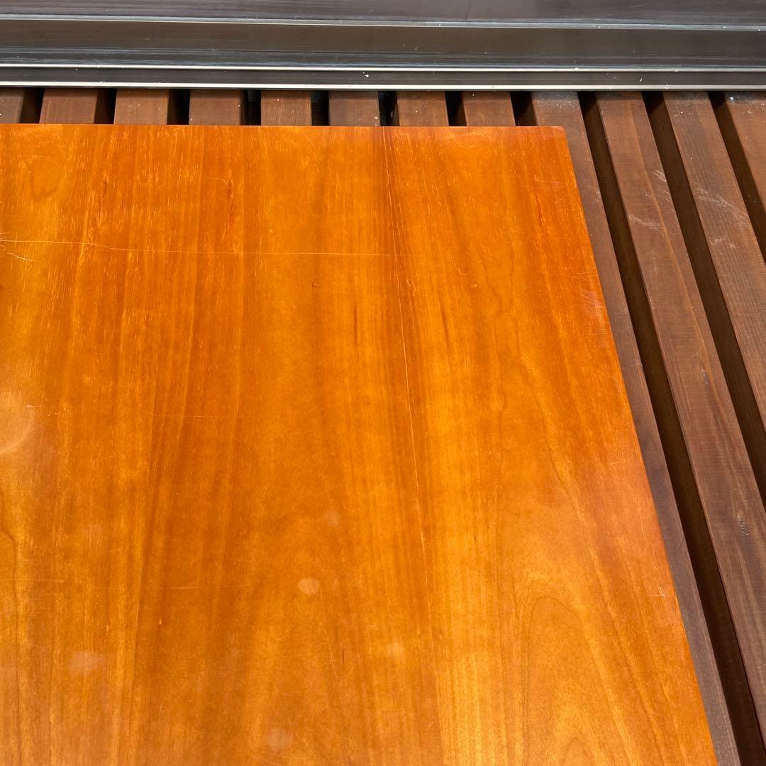 フレデリシア　ナナディツエル　トリニダード・トバゴテーブル小　ウェグナー 北欧②