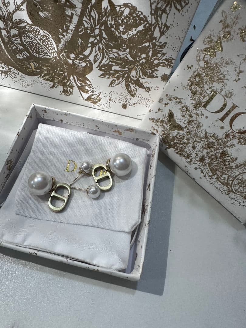 DIOR ピアス ゴールド